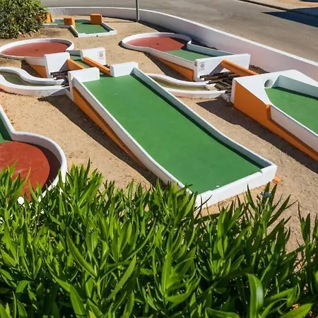 Sunny Oasis With Pool Lejlighed