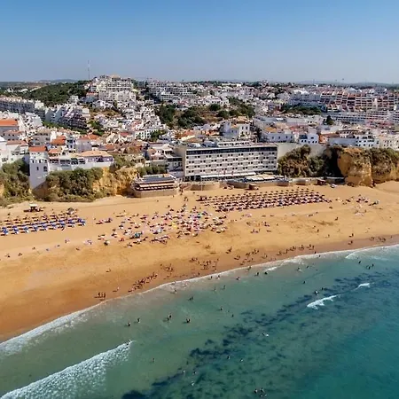 Sunny Oasis With Pool Daire