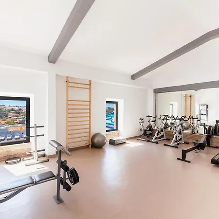 Sunny Oasis With Pool