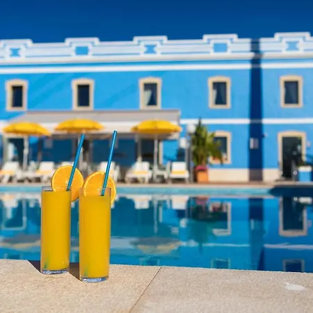 Sunny Oasis With Pool