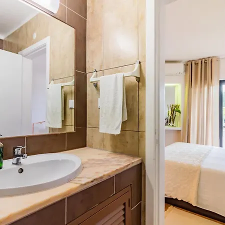 Sunny Oasis With Pool Appartement