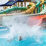 Sunny Oasis With Pool 公寓 *